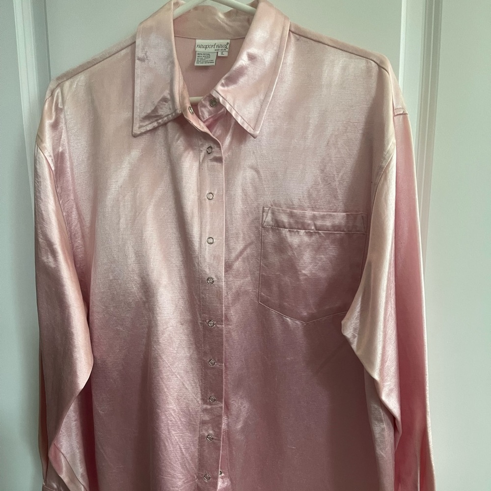 Long sleeve size Large long sleeve blous with snap up front and pretty collar